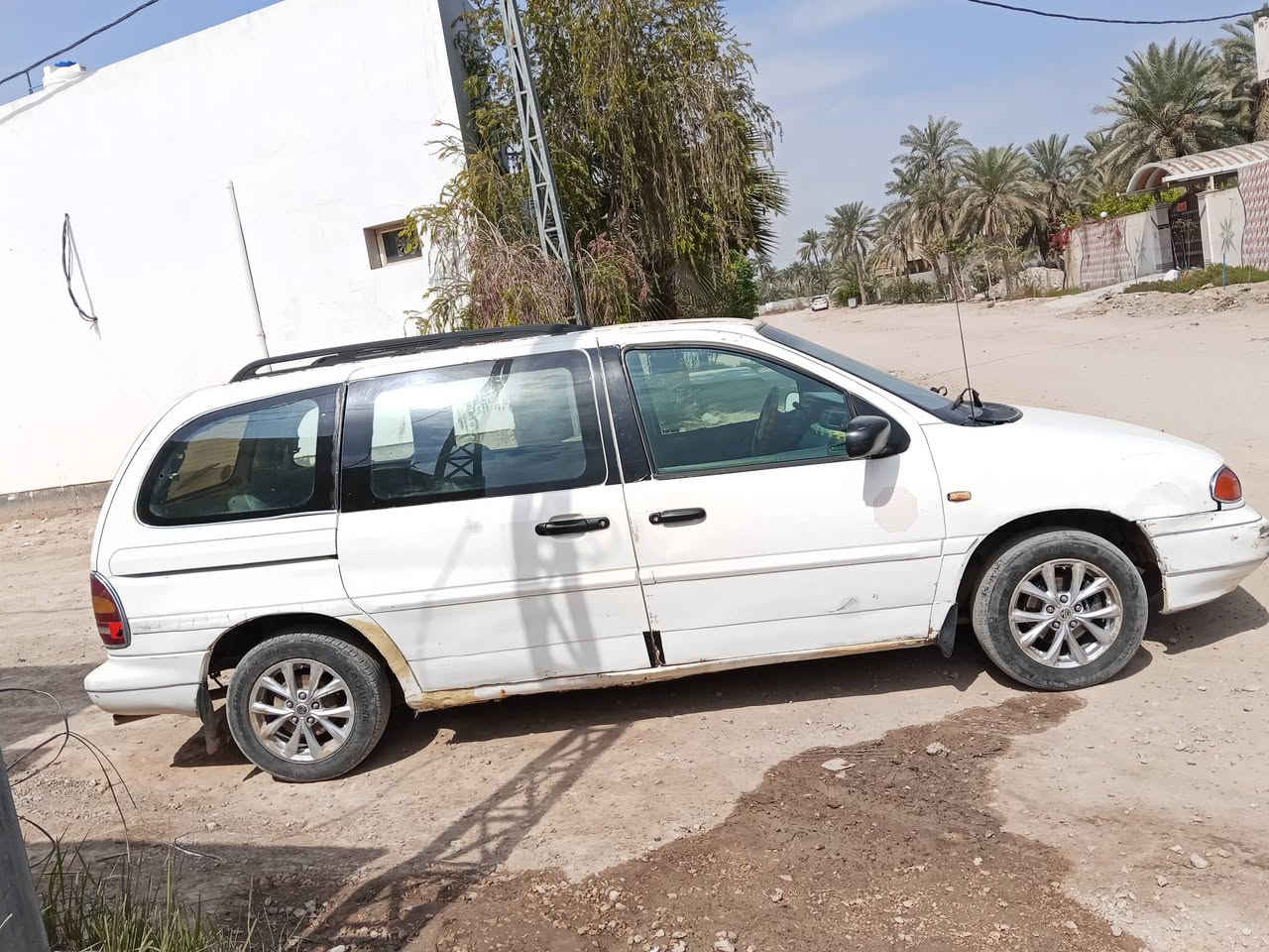 فورد كيرومحرك كرونه جدد سياره حلوه للبيع امراوس  مكانه نجف مناذره***********السعر27
