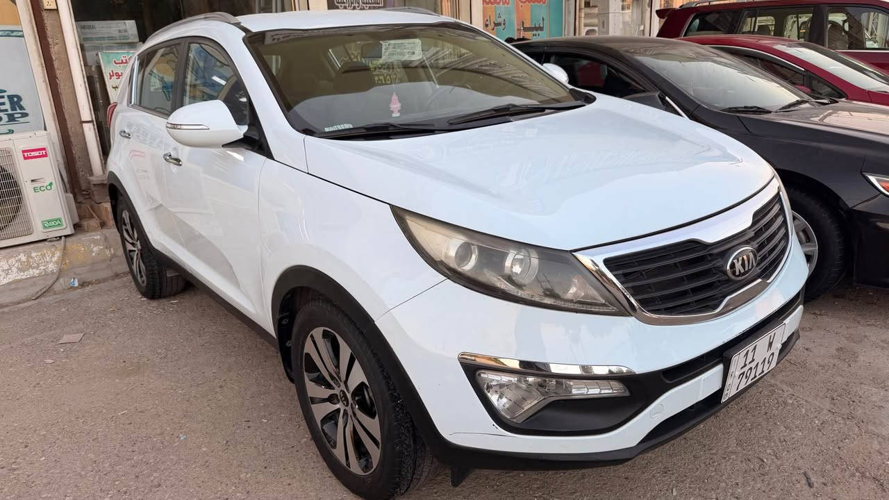كيا سبورتج ٢٠١٤ رقم بغداد دولي 
ماشيه ١٠٠ وشويه 

سيارة جديدة بالباكيت 
كفالة عامة من كلشي 

نضافتها شرط اخت الزيرو 

ميحتاج شرح السيارة من كل النواحي مكفولة 
مكينة كير تبريد صدر تخم تاير 

السعر ١٦٠ ورقة 
العنوان ديالى - بعقوبة - شفتة 
للاتصال *********** بعقوبة, ديالى
