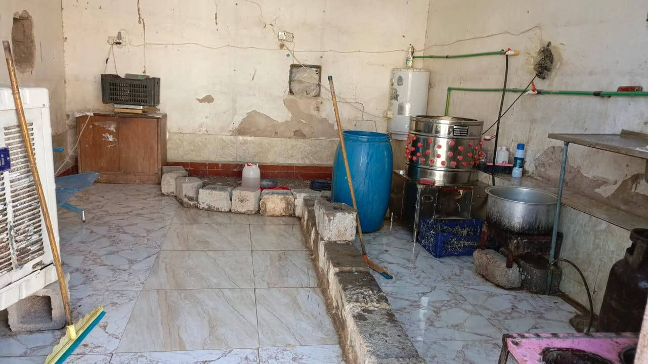 سلام عليكم غراض محل لبيع صماطه جديد بعدهه شركه اي شي مابيهه موطورهه حصانين مبرده جديد بعدهه قبل كم يوم مشتريهه ميزان جديد كيزار جديد مره واحده مشتغل المي مالته نار تانكي الفين تكمه والله صار شهرين من جبته بعد حته صبغ مامصبوغ عل وضع شركه جديد اي زنجار ماابي طباخ دبه غاز مذبحه 4خانات سنك برميل يعني محل دجاج كامل مكتمل بس ذب دجاج بواري تسيس محل من كلشي جاهز كهربايات واير موالد 325متر مال موالد يعني غراضك جاهزه والله يرزق الي يااخذه مكان محل خالديه صعد مستشفى مال سوك منطقه حي الامين قرب جامع صادق امين رقم تصال خط ***********وتساب فقط ***********
