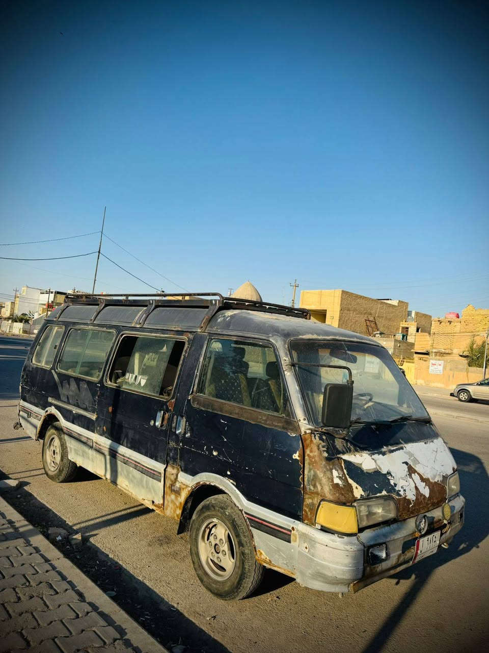 السلام عليكم اسيا للبيع مكينه وقير تخم تاير حداديه سياره جاهزه من كل شيء رقم بغداد الماني فراعيها بالنجف والسياره مكانها النجف مصفره هيئه ومرور السعر 35 وبيها مجال للشراي السياره بالنجف حي المهندس.      ***********
