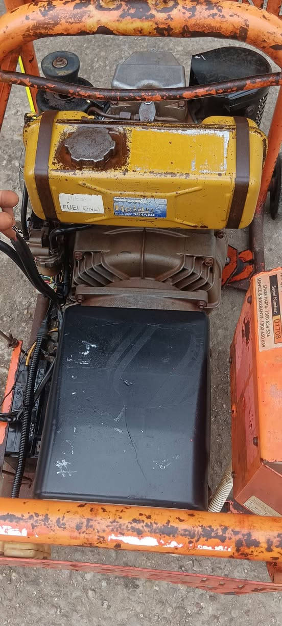 سلام عليكم 
للبيع مولده حاويه  ياباني روبن سيبارو   5 كيفي راس التوليد ايطالي كلهه بلاد مملعوب بيهه تشتغل سلف + حبل 
العنوان كربلاء 
***********
