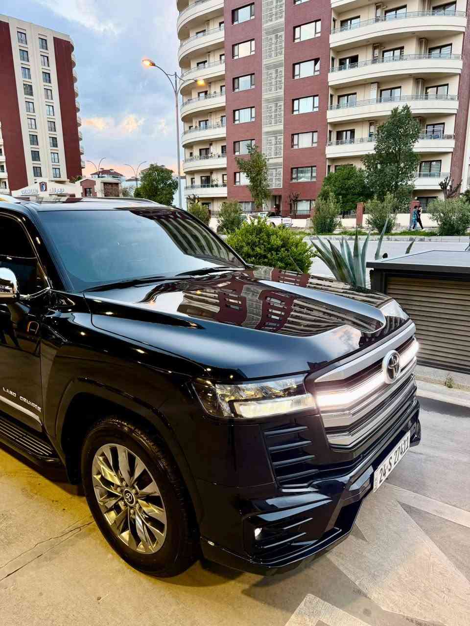 يالله
السلام عليكم 
لاندكروز 2022 SAS Limited 
توين تيربو بيها كتاب تضليل جديد نسبة 80%
السيارة ماشية 33 الف بعدهي جديدة
السونار مرفوق بيها بارد
مواصفاتها معرفة ميحتاج احجي بيها
السعر 612 وبيها مجال
بغداد الدورة 
رقم الهاتف ***********
