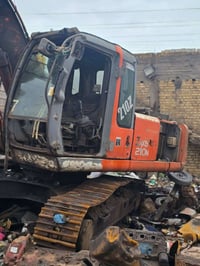 حفارة 210Z • تحتاج صيانه • بدون كمشه