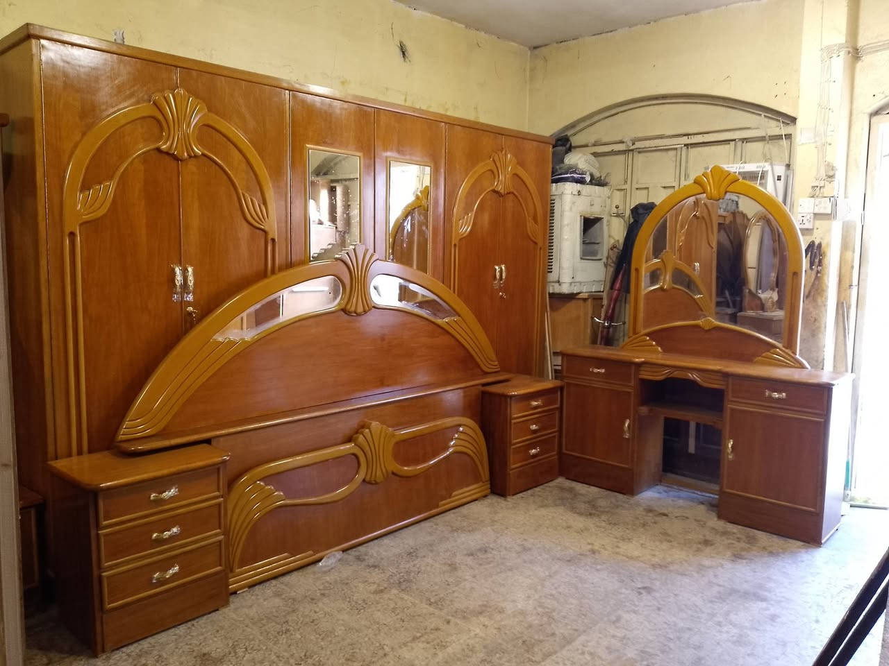 غرفة ستة ابواب ملحق داخلي نقش سوري شغل توصي نظيفه جدآ العنوان الحدباء خلف مرطبات البحرين مقابل افران زينب الرقم ***********
غير متوجد على الفيس
مستعدون لشراء الغرفه و الكناتير
