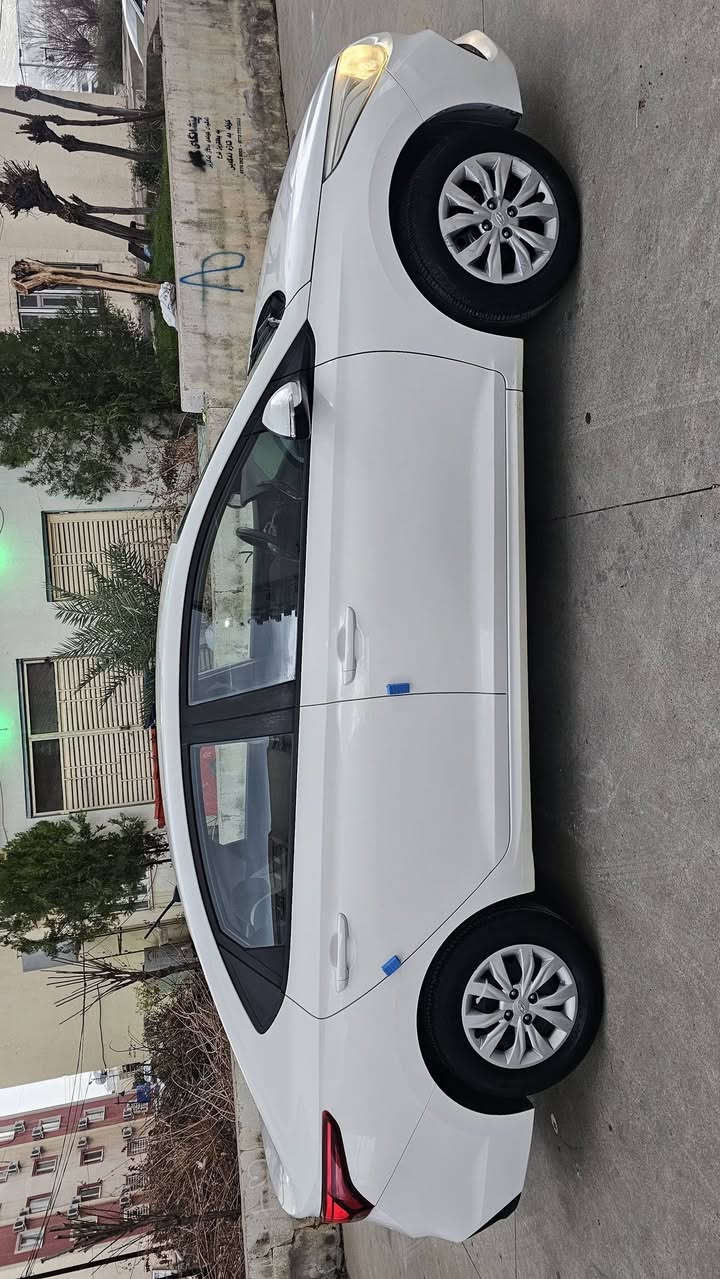 هونداي اكسنت 2018 خليجي (الشكل الجديد)
المحرك المرغوب دوش 1600 
گير ومكينه مكفولات برغي ما مفتوح 
ماشيه 64 الف كيلومتر فقط
السياره جداً نظيفه بفضل الله مكفوله من الصبغ والبارد فقط كم رصعه مأشره بالسونار
 السياره على ايد وحده من الشركه زيرو الى الآن
مواصفاتها 
دواخل بيجي
تحكمات ستيرن جهتين تبريد بالچكمجه
مانع انزلاق ونظام ABS
اشاير بالمري
بروجكترات اماميه بگ لايت لد
حساسات خلفيه
سويچين الشركه والعده البلاديه وياها
رقم سليمانيه دولي الجديد 
هزه وبراد جديدات سنويه جديده الى 2030 تحويل مباشر بنفس اليوم
مكان السياره بالسليمانيه قرب الفاملي مول
السعر 135$ وبيها مجال بسيط
الشراي يتصل على الرقم ***********
الماسنجر مهمل
