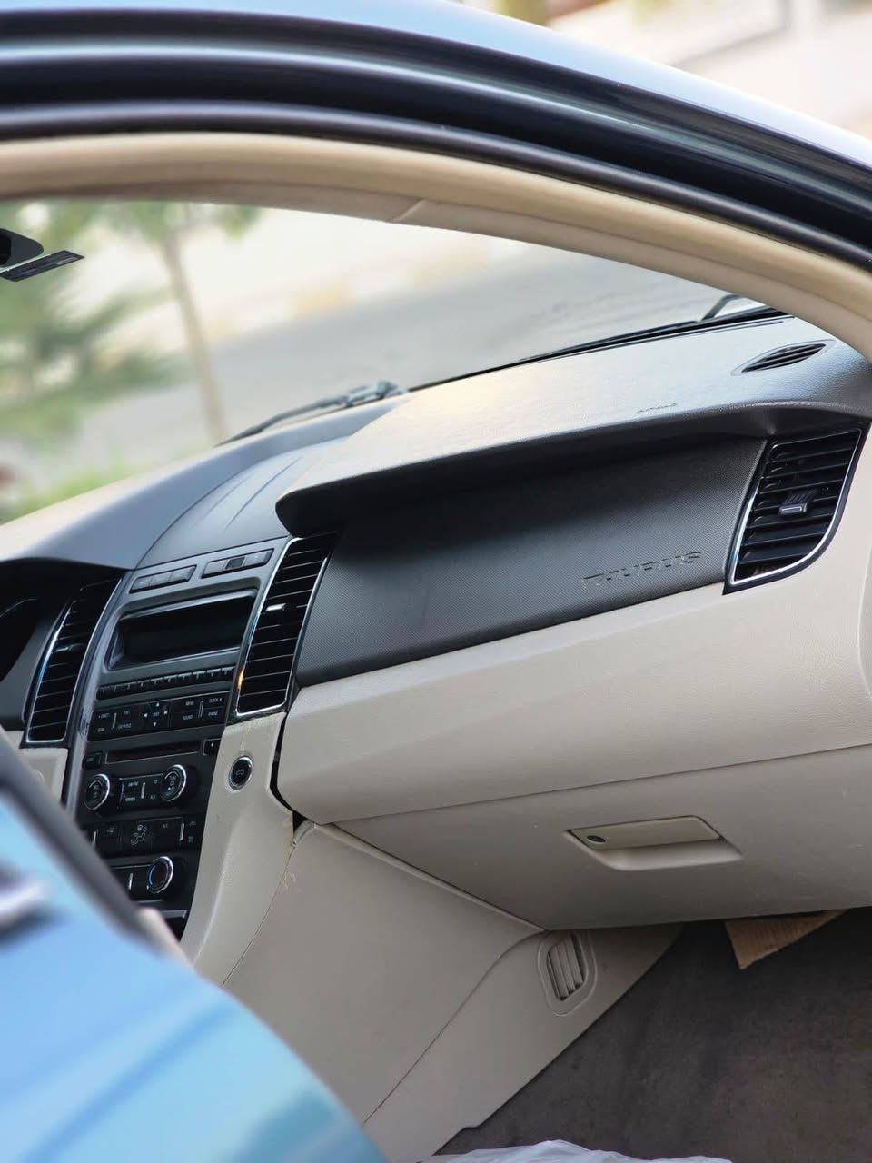 سلام وعليكم فورد تورس ٢٠١٠ للبيع رقم سليمانيه  انكليزي  كير محرك صدر كله فول دواخل فول مكاني نجف الاشرف سعر 92 وبيه مجال للستفسار *********** السياره  بدون حادث رجاء الموشراي ليخابر سياره طك كرتون مال بيت بس معتاز لبيتي وريد ابيع ومتهني الياخذه الله شاهد
