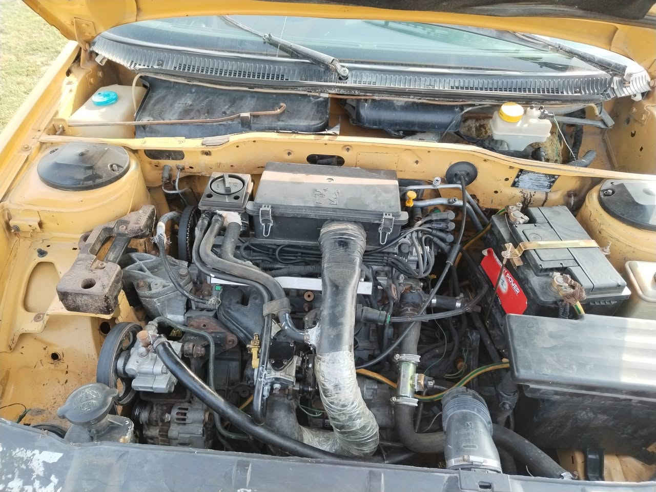 سلام عليكم  سياره بيجو بارس مديل 2012 مكينه فرنسي  شواصي نضيفه  مكينه وكير نضيفات تايرات نضيفات منضومت تبريد كامله  بيه بس اليك  رقم احمر بصره معامله مالت رقم ماشين بيه  بس مامكملينه مكان سياره ناصريه..... *********** شراي ينتصل مامتواجد عله الفيس
