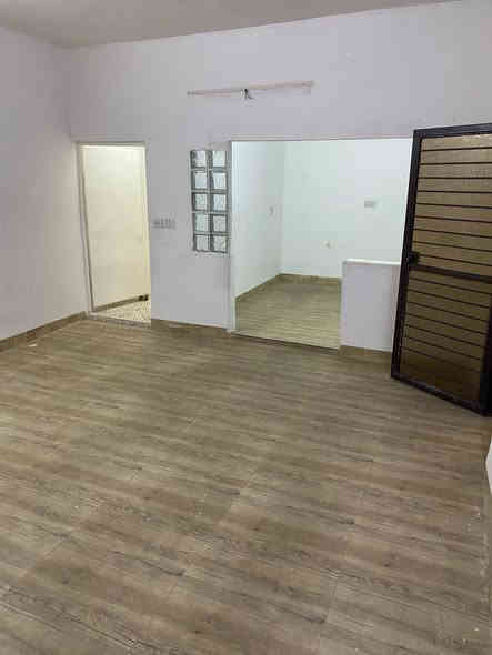 مشتمل طابق ثاني  للايجار عنوان حي الوحدة نهاية شارع حي الحجاج قرب  معهد الصناعة غرفة نوم واحدة وهول كبير ومطبخ السعر ٢٠٠ الف
للاستفسار***********
