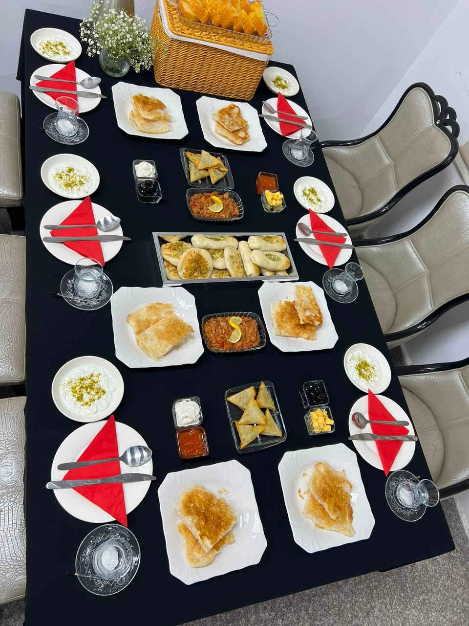 من متجر فستقة… نضيف لمسة فخامة تليق بالنجاح. 🖤
فطور صباحي للجنة مناقشة الباحث حيدر.
—لأحلل استخدام صور شغلي لطفاً 🙏
—مستعدون لتجهيز كافة انواع المناسبات 🤍
📍العنوان- واسط /الكوت 
📍يوجد توصيل لجميع مناطق الكوت داخل وخارج الكوت ايضاً
📍متوفر الدفع عن طريق محفظة الزين كاش 
📍متوفر الدفع عن طريق الماستر او عند استلام الطلب
📍للحجز التواصل معنا عن طريق الدايركت
📍رقم الواتساب *********** 
📍رقم الاتصال ***********
