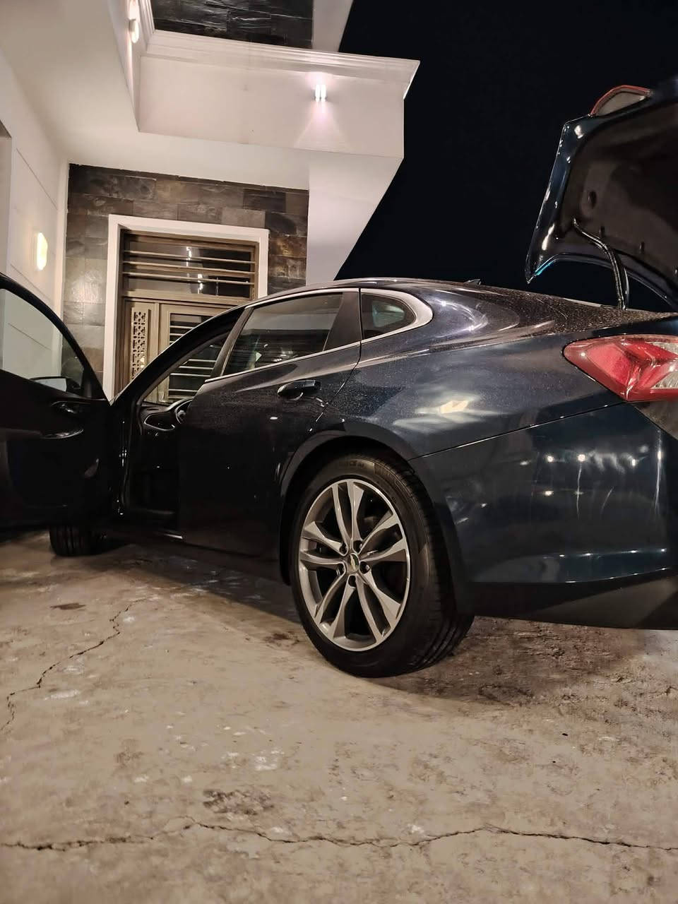 السلام عليكم 
ماليبو للبيع او مراوس حسب القناعه
مديل 22 L2
موصفات معروفه 
تشغيل عن بعد
رادار جانبي 
امامي خلفي
تحديد مسار
ويل كروم اصلي 19
تخم تاير جديد
باتري جديد
صدر امامي خلفي جديد
حادث موضح بالصور صبغ خاملغ وباب تبديل نفس الون بلادي
منضومه زنون عالي ناصي
تربريد ثلج+مكينه كير ب الجيس
ولا كلوب بدشبول اريباك راجع كبسلوه بلاد
سياره متصرف عليه ربع 
رقم اربيل تحويل مباشر 
رقمي ***********
سعر السياره 125بيه مجال للشراي
ملاحضه الي مايعرف قيمه السياره لا يتعبني ولا يكسر بحلال العالم
 مكان السياره بغداد الدوره
