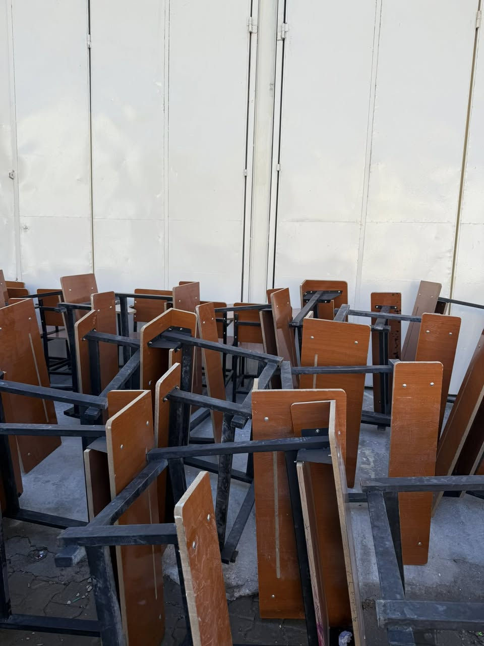 رحلات  عدد ٣٥ سعر الرحلة ٢٠ الف
ستولات عدد ٥٠ سعر الستول ١٥ الف 

مستعمل نظيف جداً 

***********
