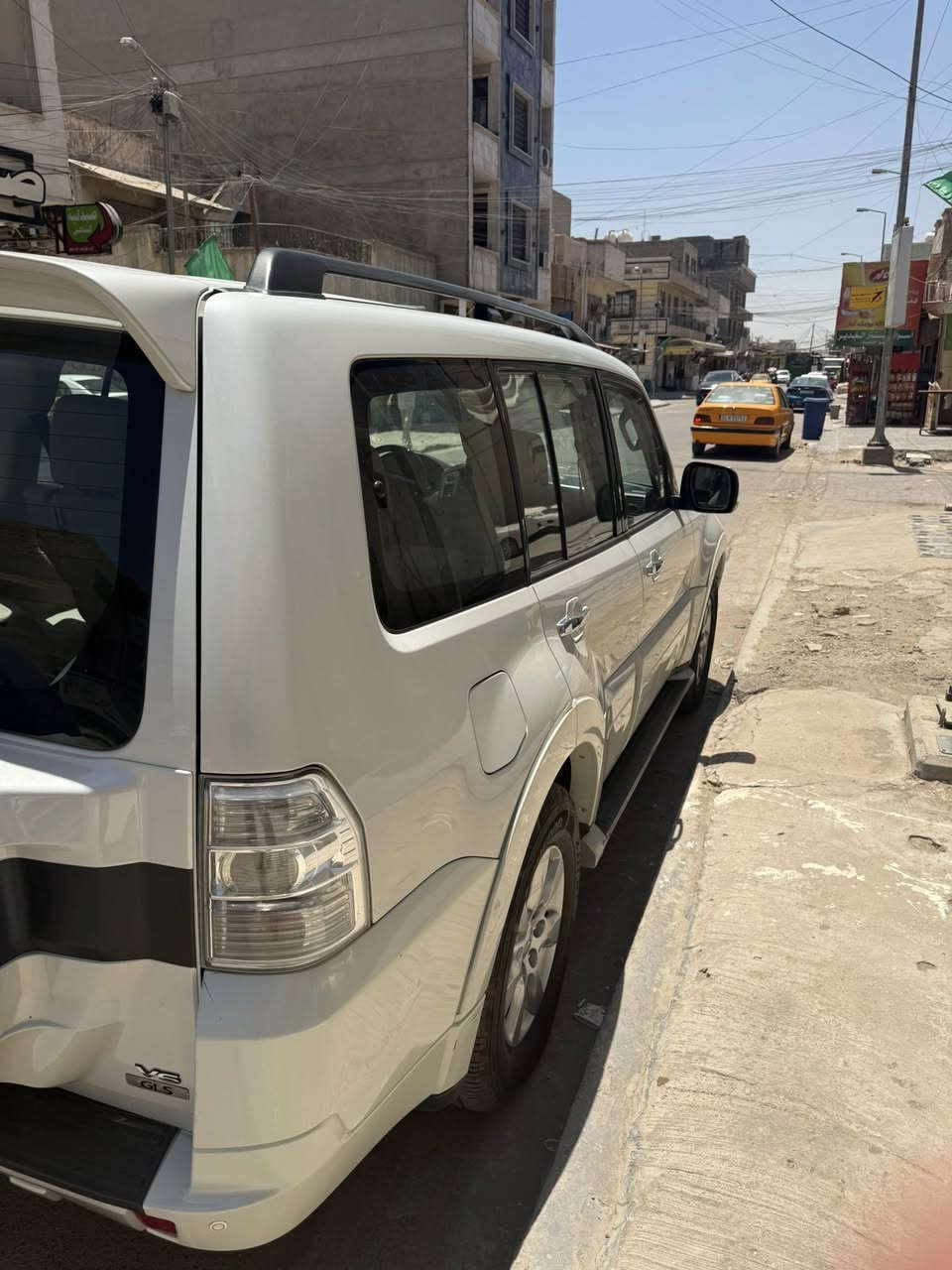 سلام عليكم
باجيرو حبتور 
موديل 2016 
ماشيه 123
حبتور فول موصفات معروفه 
فتحه 
كشنات كهرباء
تحكم ستيرن 3 جهات 
دمام خلفي 
مكينه مكفوله بلادي 
كير مكفول 
فور ويل و تو يل و دفلوك مكفول 
سياره مكفوله فقط بارد جاملق امامي جهة سايق 
رقم بغداد جديد 
مكان سياره بغداد 
السعر 182 و بيه مجال 
اتصال ***********
