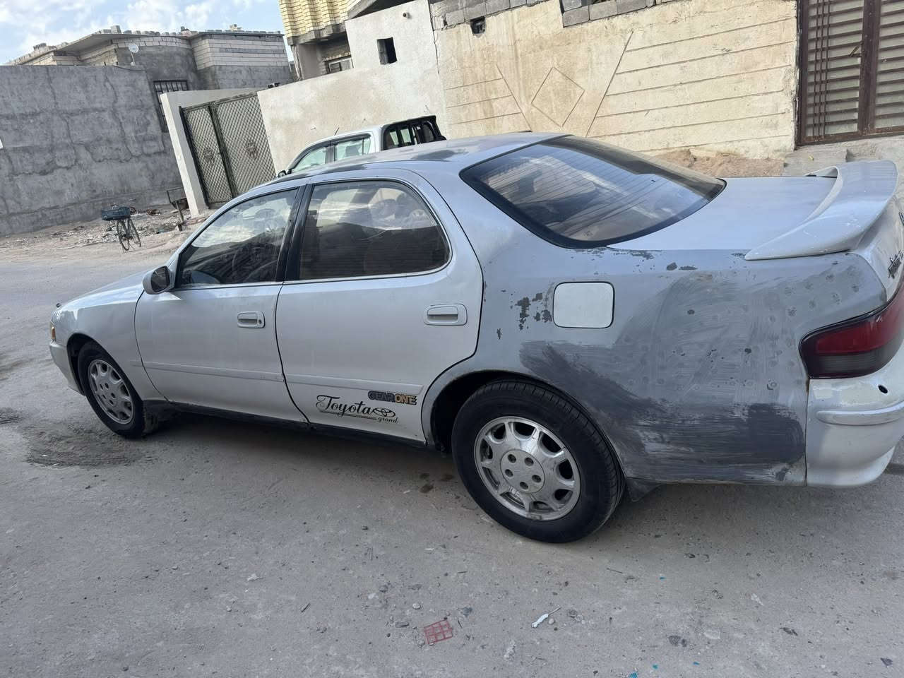 اسلام عليكم اكرسته للبيع نضيفه مكينه كير تخم تاير حداديه رقم إنكليزي بس الجاملاقات الوره حكيهن اريد اصبغهن كهربائيات كله شغاله  كفاله من الكص مكينه ثنين اونص مكانه البصره السعر 45 اوبيه مجال ***********
