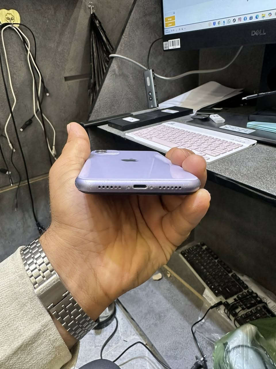 السلام عليكم
ايفون 📱 ١١ عادي 
باقي التفاصيل بلا الصور 
الخاص مفتوح


**إذا كنت صاحب هذا الإعلان وتريد حذفه لأي سبب، رجاءا أرسل رسالة إلى الدعم الفني**