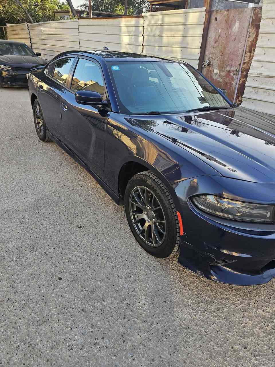 سلام عليكم اخوتي الاعزاء
للبيع جارجر موديل اصل ١٥ مرمزه ١٨
فحص وهزه جديده رقم دولي كفاله لغد وشاصي وحادث بصيط 
السعر ١٥٥وبيه مجال 
السياره في بغداد حي الحسين
***********
