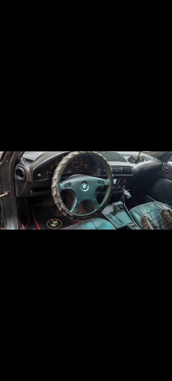 سلام عليكم
بي ايم 525 محرك كبس  موديل 1991
تبريد مركزي
نضيف كلش محرك عدل بدون ادوانص
تايرات جديد  شبح
سنوية جديدة وياه بطاقة بانزين 
*********** كركوك, العراق
