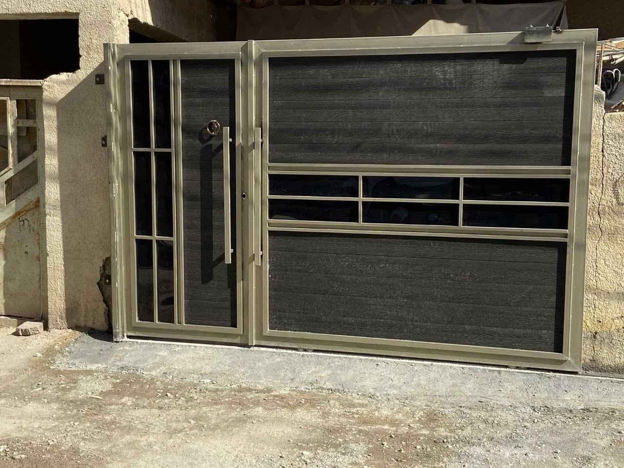 حدادة ابو ضرغام باب وشباك وسقائف باسعار مناسبة ***********
