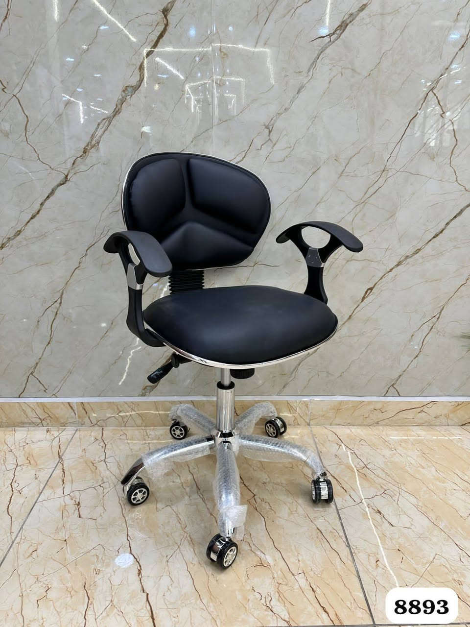 تعلن شركه الروان الا ثاث عن توفير انواع الكراشي المكتبيه ***********
