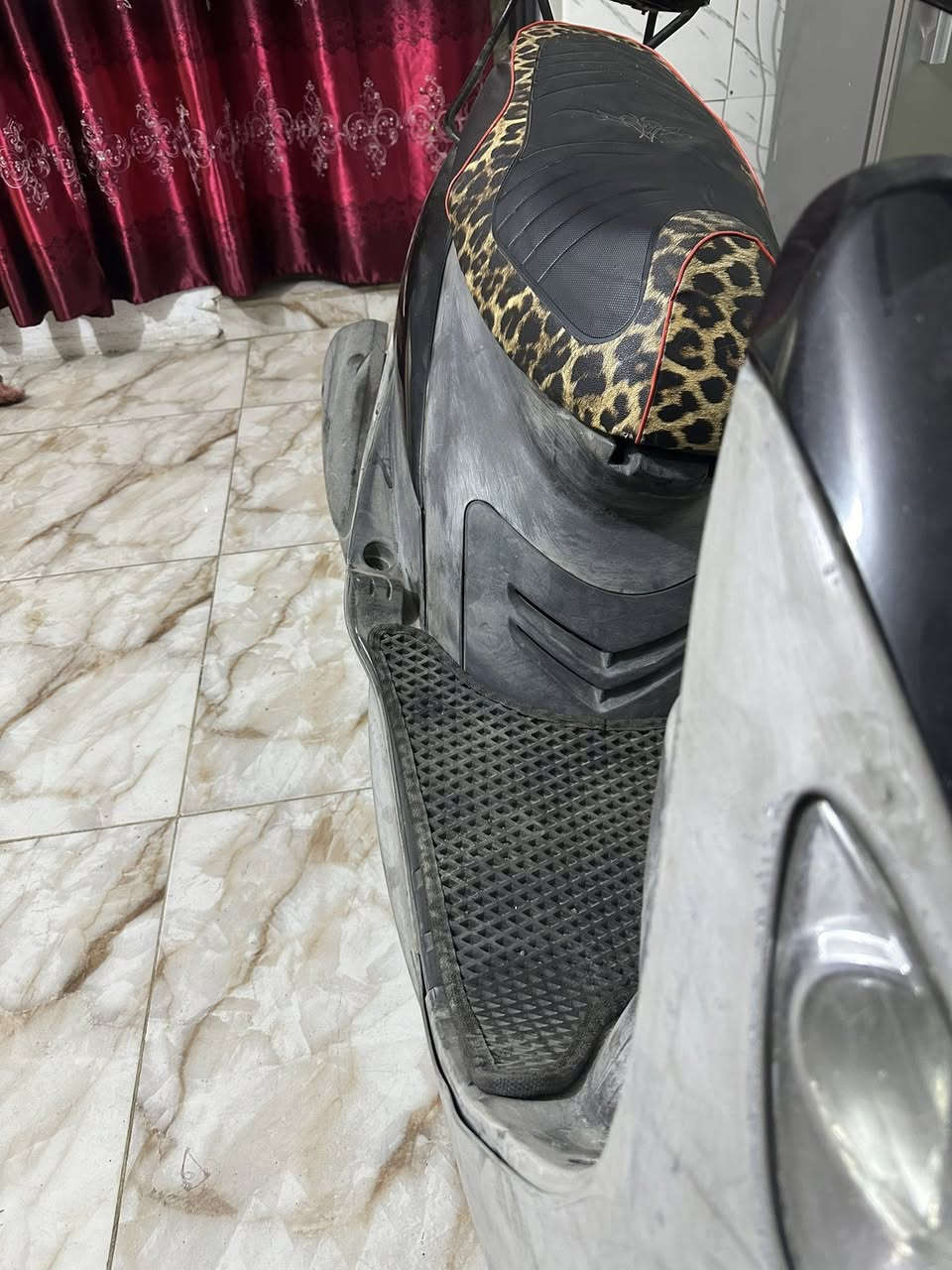 ماكس للبيع كفاله عامه برغي ممفتوح بيها نضيفه كلش مكينه خرسه متنسمع شراي اتصل ***********
العنوان بغداد شارع حيفا 
السعر 600 وبيها مجال
