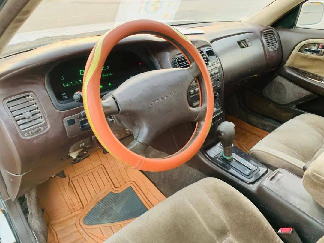 السلام عليكم ورحمه الله
للبيع كرسته موديل 1995 لون ابيض رقم انبار انكليزي سنويه جديده لل30  باسمي تحويل مباشر گير ومكينه ونجي ناعم جدد السياره كفاله عامه من كلشي مصبوغه للجماليه فقط جاهزه من كلشي حداديه وكهربائيات ودواخل وارضيه وتايرات جاهزه مال جناي مكان السياره كربلاء السعر 67 وبيها مجال 
للاتصال...***********
