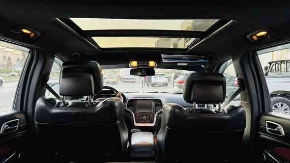 Jeep Srt 2015 خليجي 
معروفة مواصفات ال SRT 6400✈️✈️

بانوراما شاشة كبيرة كشنات كنتارة فوريل ٥ أنظمة قيادة تراك كشنات تدفئة تبريد مري قلاب رادار امامي جانبي خلفي زراك لايت وضعيات خزن سماعات هارمن كاردن وهواي مواصفات 

السيارة بيها طخه طرف البنيد مصبوغ والباقي كفالة 
جديدة السيارة ماشية ٧٥ 

السعر 220$ 

***********
