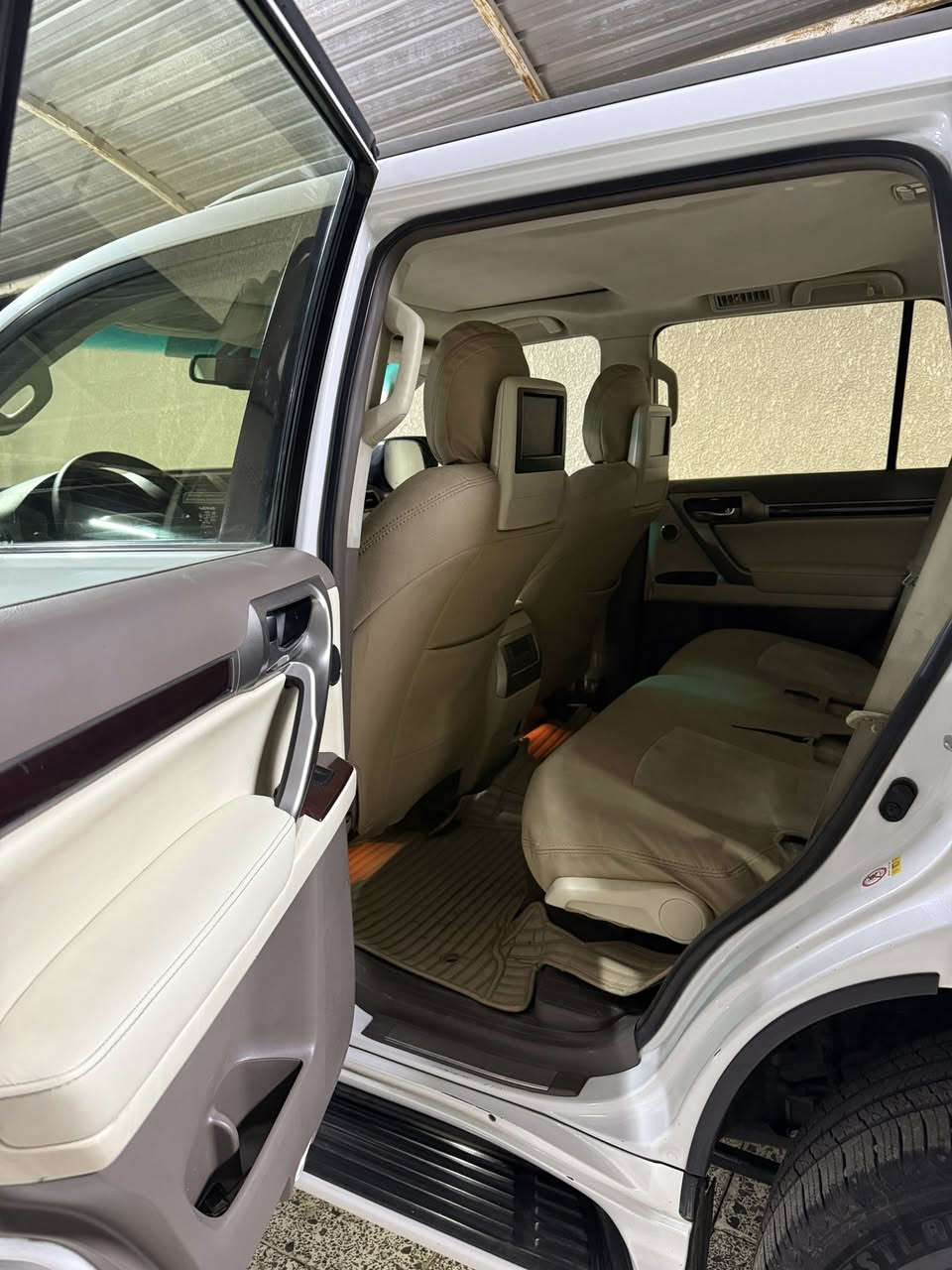 لكزز برادو موديل 15 خليجي
بريم 
محرك 8 سلندر 
ماشية 250 الف حقيقي 
بااسمي و شرط التحويل 
مكاني بغداد 
السعر 325 ورقة و بيه مجال 
***********
