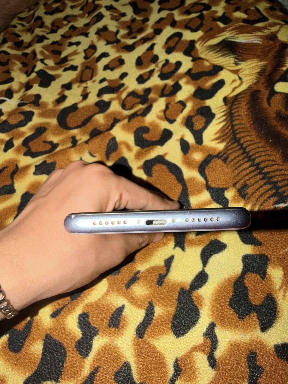 السلام عليكم ايفون 11عادي مكفول كفاله عامه فقط مبدل بورد ذاكره 128 بطاريه82 جهاز على ايدي ماخذه جديد للبيع او مراوس السعر 250 البصره الجزيره ***********
