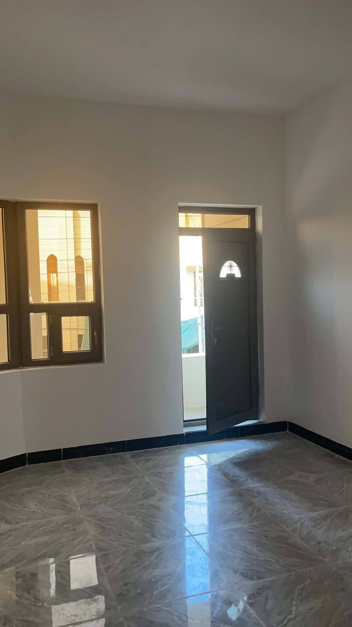 للإيجار 
للإيجار 
دار للإيجار في تكريت الحي العصري خلف الجوازات سابقأ بناء حديث صفر غير مستخدم طارقين 4 غرف نوم استقبال موزع مطبخ خار بارد مخزن كراج 3 مجاميع صحيه حزام سيراميك وحسب ما مبين بالصور المرفقة بدل الايجار 550 الف

للإستفسار اكثر الاتصال بالارقام التالية 
***********
***********

مكتب ابراج تكريت للعقار تكريت القادسية شارع المستشفى مقابل مكتب الاخوين للعقار تكريت
