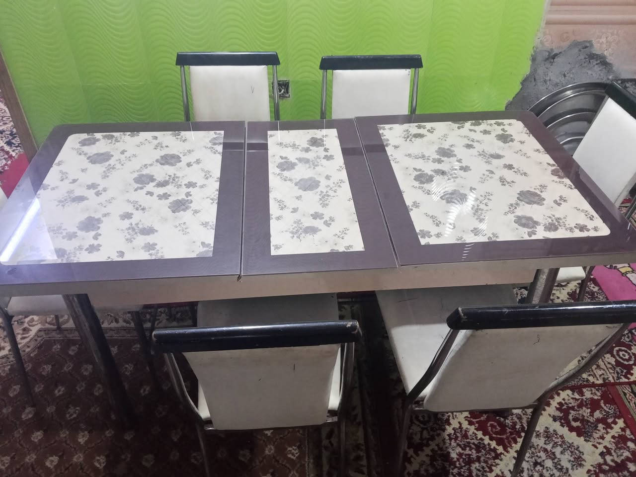 سلام عليكم
لبيع ميز طعام نضيف معه6كراسي 
مكاني كربلاء 
السعر 166 بي مجال 
***********
