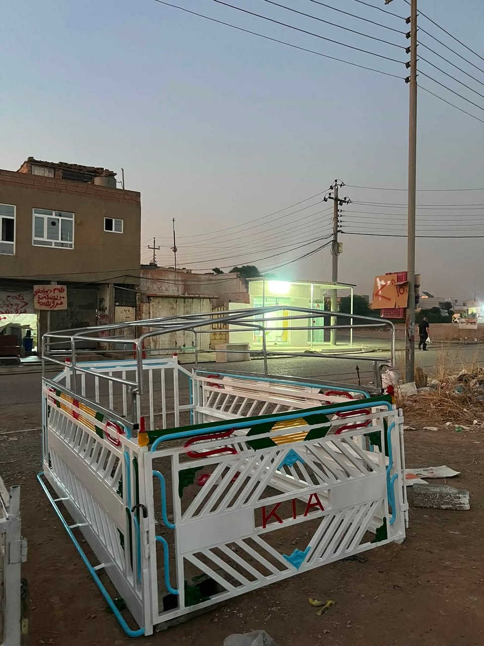 چەمچەی کیا بۆ ٤٠٠٠ دەبێت دەستکردی قارەمان حدادە تازە سبوخ کرایتەوە لۆکە شکاو خایس نیە  ***********
