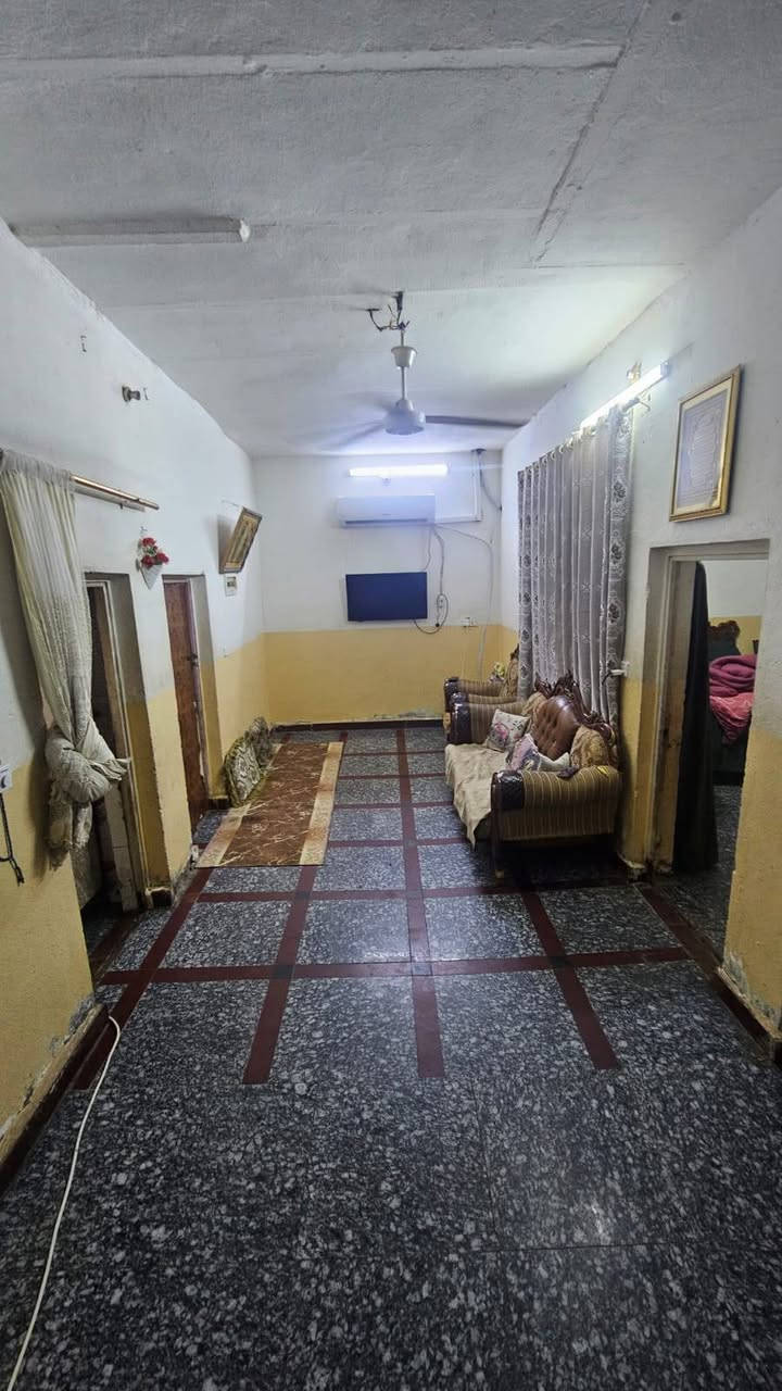 ...ياالله 
سلام عليكم 
البيت البيع طابو زراعي 
وبي معامله بلبلديه
مساحه ١٢٨ الوجه ٨ ونزال ١٦ 
يحتوي عله غرفه +صاله +مطبخ+
ديوانيه +طرمه ٨×٥+البيت عكاده
 +غرفه فوك  كامله +
ارضيه كرانيت كله البيت
دور نفط  طريق شركة نفط 
قرب الحسينيه استفسار 
((***********))اخوكم ابو عراق.....
