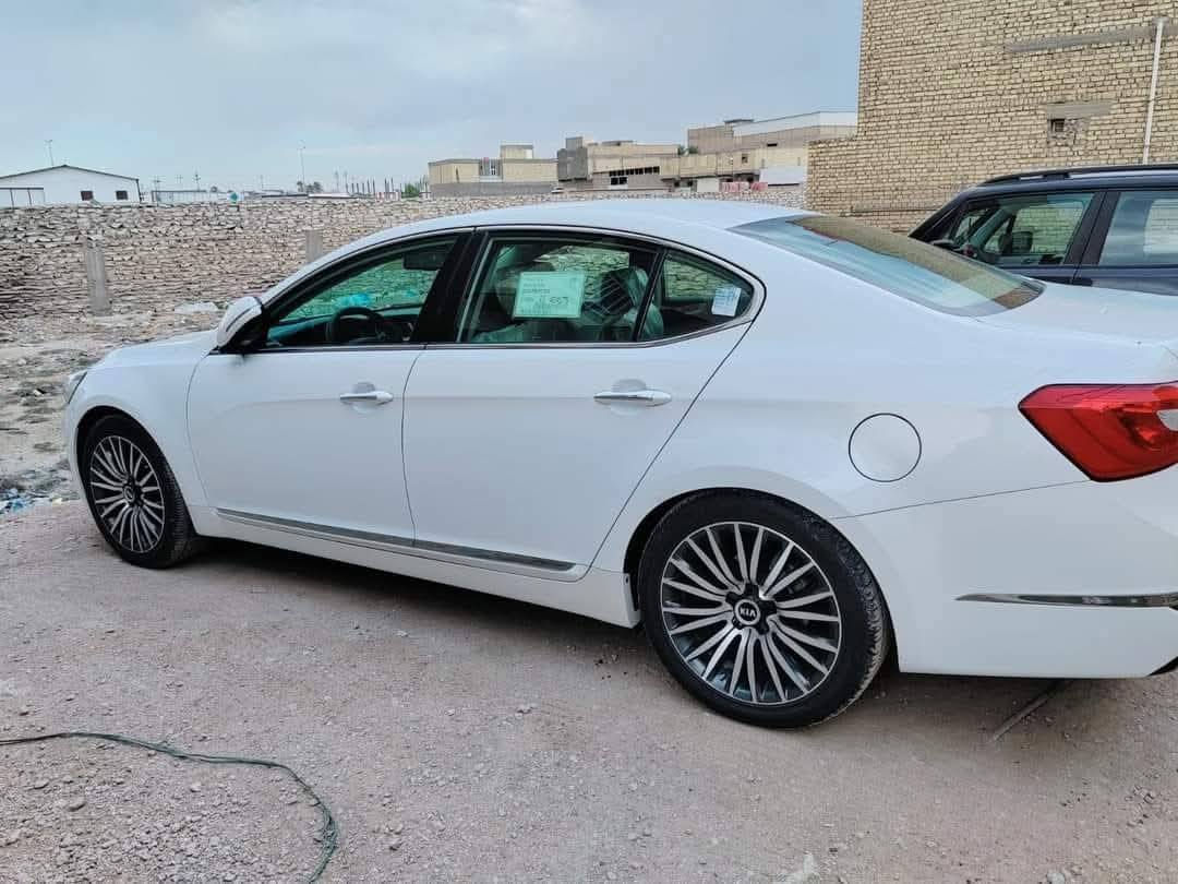 السلام عليكم
للبيع...
 
 كيا كادينزا خليجي  فول مواصفات الشركة الدوليه 

الموديل: 2015
دقم مثني الدولي  بأسمي وهزه جديده 
محرك وكير ع وضع الشركه بدون تنقيص ولا صوت رواجز وادامه مستمره حتى تبديل دهن كير بلجهاز ع وضع شركه باقي 

حدادية سياره كفاله عامه بدلتها قبل شهر نفض بلكامل اصليه وكاله مع تايرات جديده اصليات وادامه بلكامل منضومة الاحتراق بلكات وعبوه فيت بم 

السيارة فول ١/١ قماره حديد 

المواصفات✅

✅ محرك 3500 دوش 6 سلندر 

✅ تشغيل بصمة مع بصمة الابواب الامامية ودخول ذكي

✅ نظام ترحيب +نظام راحه عند تشغيل والاطفاء 

✅ انارة بالمرايات والابواب الامامية

✅ كاميرا وحساسات خلفية

✅ حساس ماسحات

✅ بردة خلفية متحركة 

✅ كشنات كهربائية جلد تدفئة وتبريد 

✅ لوحة تحكم نضام صوت والتبريد لراكب الخلفي

 ✅ عدسات ٤ اصليات وكالة برايت  لون اوف وايت 180w واط حقيقي سعرهن ٩٠٠ الف وتصوير فيديو هم موجود الهن بلمنشور 

✅ شاشه حديثه كامل مواصفات سعرها ٤٥٠ الف عراقي 

✅ تغليف ارضيه بلكامل عزل ضوضاء

✅ كمبريس تبريد نضام كهربائي تبريد ثلج مشتغله بمليون دينار هوه راديتر مكثف ٣ سروات 

✅ تحكم كامل بالستيرن

✅ شفتات ستيرن رياضي بلادي 

✅ شاشة كبيرة تدعم صوت الانفنتي ١٢سماعه

✅ نظام صوتي infinty

✅ مري شفط مع الاشاير

✅ ويل حجم ١٩.

✅ تخم كامل دسكات اصليه نوع دبل لينك 

✅ مرايات قلاب ويه R

✅ جام السياره بلكامل عليه تضليل امريكي اصلي 

وباقي مواصفات الكادينزا معروفه

ملاحظة :السياره بيها تبديل بيبان 2 اصليات وبارد bdr 
 سونار ناشره واكو تصليح بتكمه مقدار شربين فقط بين بابين وشغل بلادي ولا مبينه  سونار يمك ناشره وتفاصيل كلها  يمك يعني شي واضح كله كدامك 

السعر اكتب رقم 1 ويوصلك ع الخاص

سياره تفيد الجناي ومصروف عليها وجاهزه وقليل تحصل بهيج نضافه وبهذا موديل ، ماتفيدك اترك كلمه طيبه واندعيلنه بلرزق والله يرزقك بالأحسن والأفضل منها 

 اتصل ع رقم  او راسلني وتساب وبيك خير وتدلل اذا شراي ماقصر وياك

مكان السياره السماوه الاستفسار ***********
