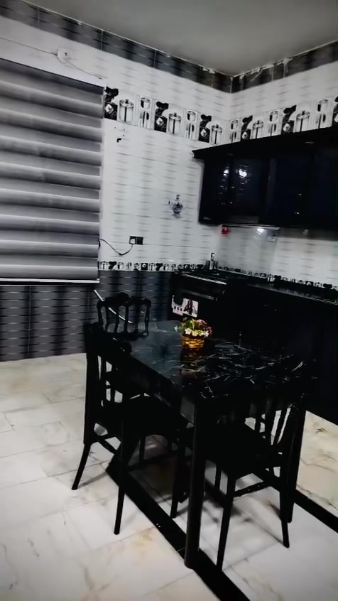 دار سكني للبيع...حي الزهور.قريب عل الشارع الرئيسي للبريد.
طابو صرف 250 متر ...
يتكون من غرفتين +صالة +صحيات داخلي وخارجية +مطبخ+استقبال+كراج سيارة وحديقة ومخزن خارجي أرضية مرمر تركي سطح شتايكر بناء حديث... للاستفسار الاتصال عل الرقم ***********
