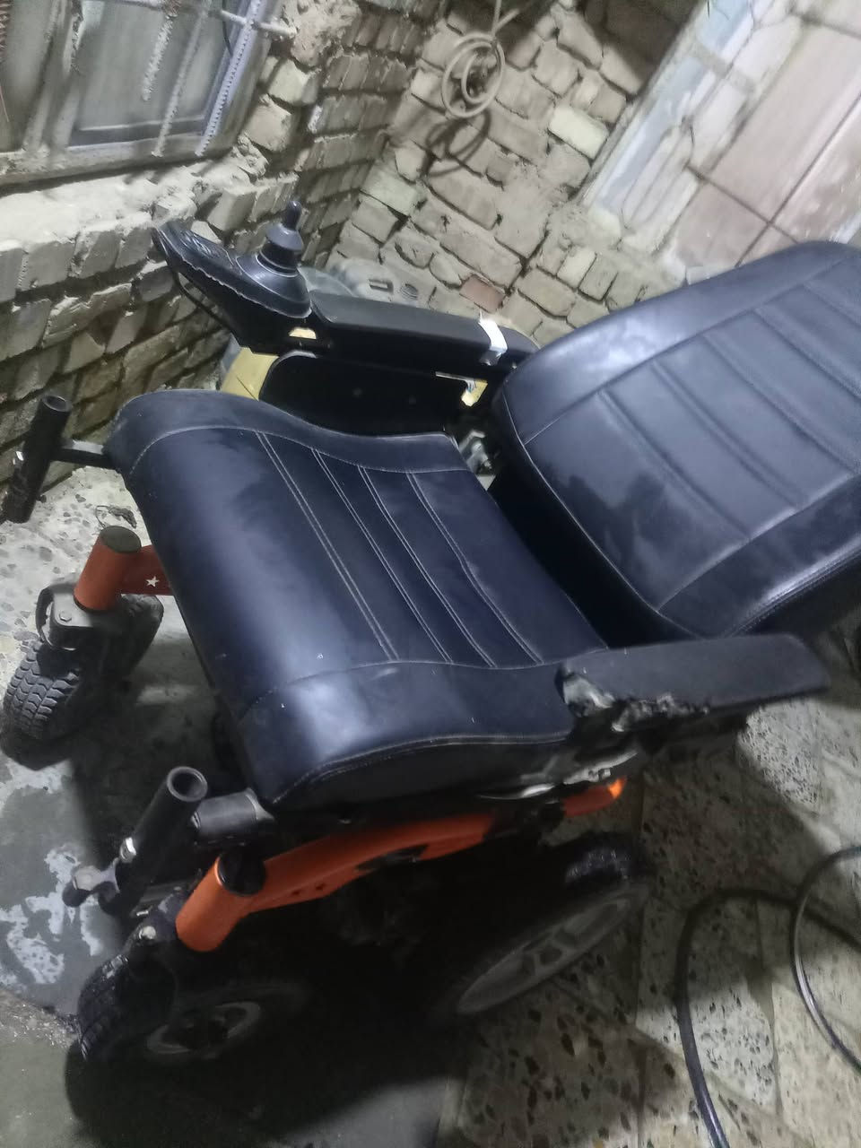 عربانه شحن مال معاقين  شاحنته كامله  الي يريد السعر 300 يشتريه يراسنه عله هاذ الرقم***********
