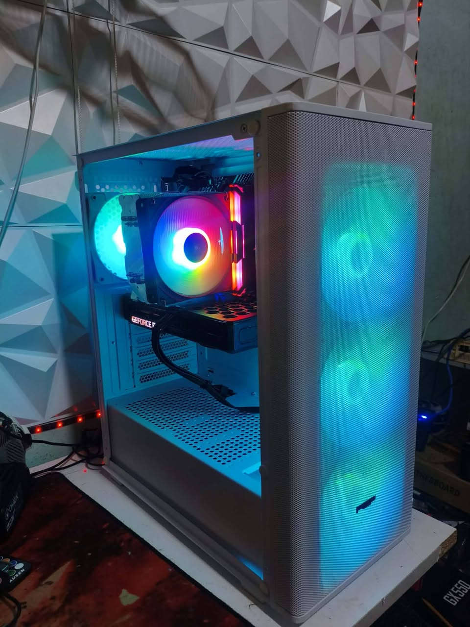 السلام عليكم تجميعه للبيع قطع جديده فقط كارت مستخدم مواصفات
RTX 3060 12gb 
I5 10400F
H510 
Ram 16 DDR4 RGB Corsair 3000mhz
M.2 1T
Power supply 650w
Caes 4 fan RGB 
قطع جديده فقط كارت مستخدم 
السعر 875 الف تواصل خاص او واتساب ***********
متوفر توصيل جميع محافظات العراق
