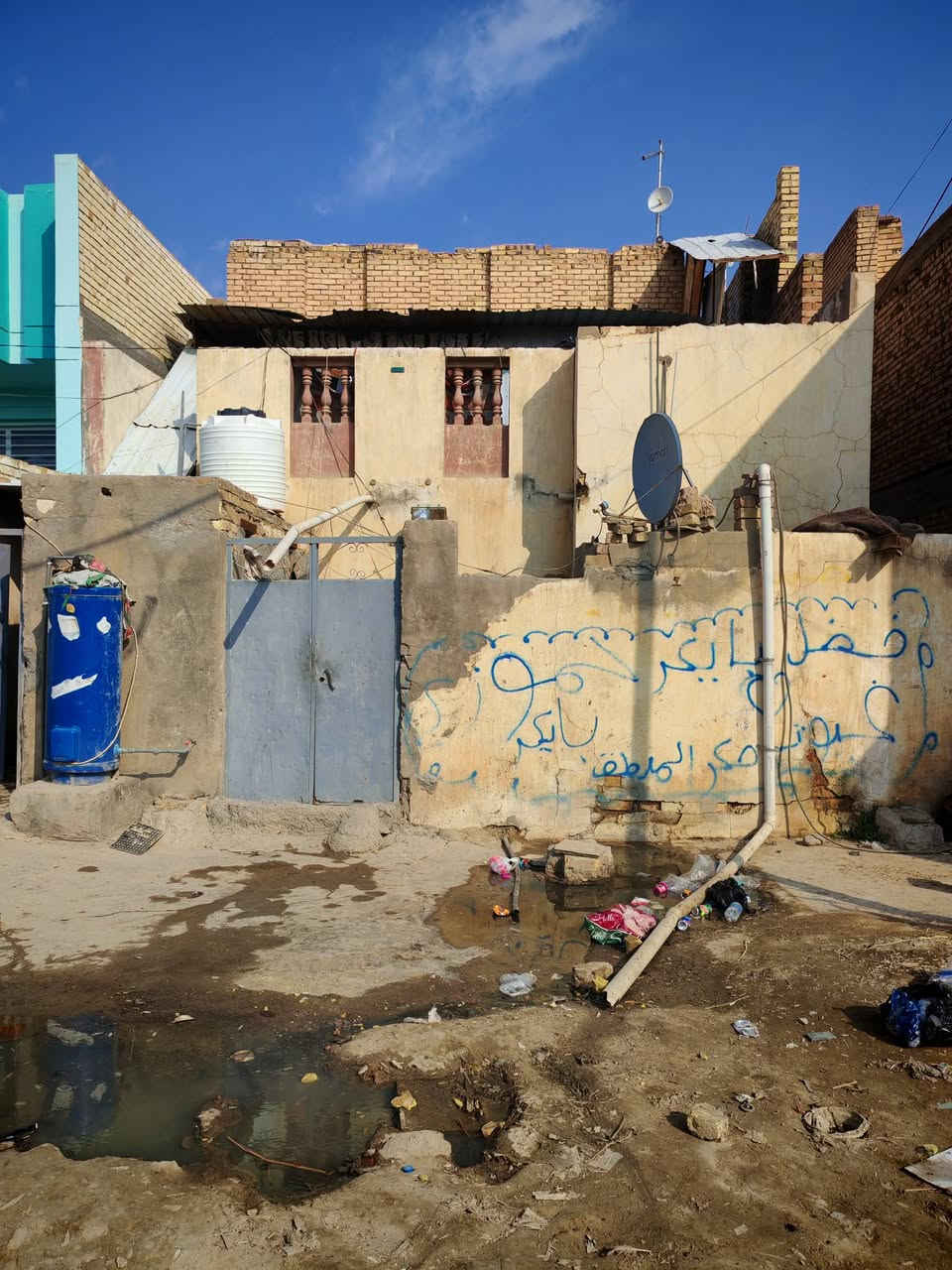 بيت مساحته133متر طابو صرف العنوان كريطعه شارع يربط بين الجامع وبيت حسان
شارع20متر مكانه روعه
يباع تفليش

استفسار اكثر الاتصال بل رقم
مكتب وعقارات الوارث
***********
