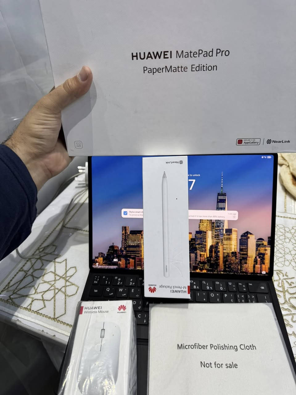 السلام عليكم
ايباد هواوي  للبيع
ميت باد برو حجم ١٢.٢ 
مشتري جديد استخدام كلش بسيط
غراضه الماوس كيبورد وقلم وبادات مال ماوس بعدهم بالجيس ممفتوحات

بغداد الحريه الدولعي 
***********
