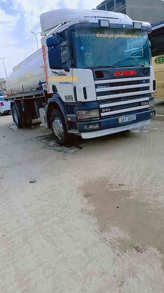 السلام عليكم سكانيه بومه 2004 حوضيه للبيع سياره باسمي شخصين مداور ثاني يوم  كير مكينه بام ونوزل تخم تاير كير عادي اوتوماتيك جوبلس وراء وكدام شاصي 6امتار قماره وشاصي مكفولات تبريد شغل  السعر 280💵💵وبيه مجال متواجد على الفيس ولاتصل على هذا الرقم ***********
