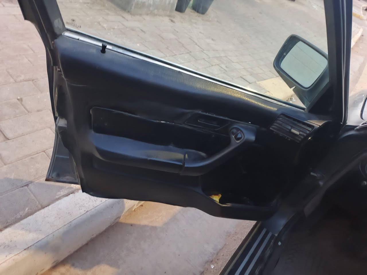 السلام عليكم بي ام 525 موديل 90 السياره جاهزه من كلشي محرك كير تخم تاير داخل نضيف فقط الكشر بي جراد السياره كلها بلاد كهرابائيات كلها شغاله اي جطل مابيها محرك مفتوح محرك لا تنقيص ولا تبخير جديد كير جديد الساره جاهزه تحويل مباشر العنوان الرمادي السعر 38 وبيها مجال ***********تفاصيلها كلها حجيتها راجئا الي مو شراي ليتصل ويرهم مراوس )
