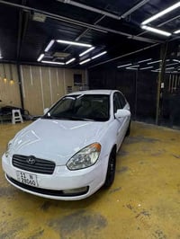 اكسنت 2010 خليجي ابيض  كفاله من صبغ  بيها اماكن بارد فقط سياره كلش نظي...