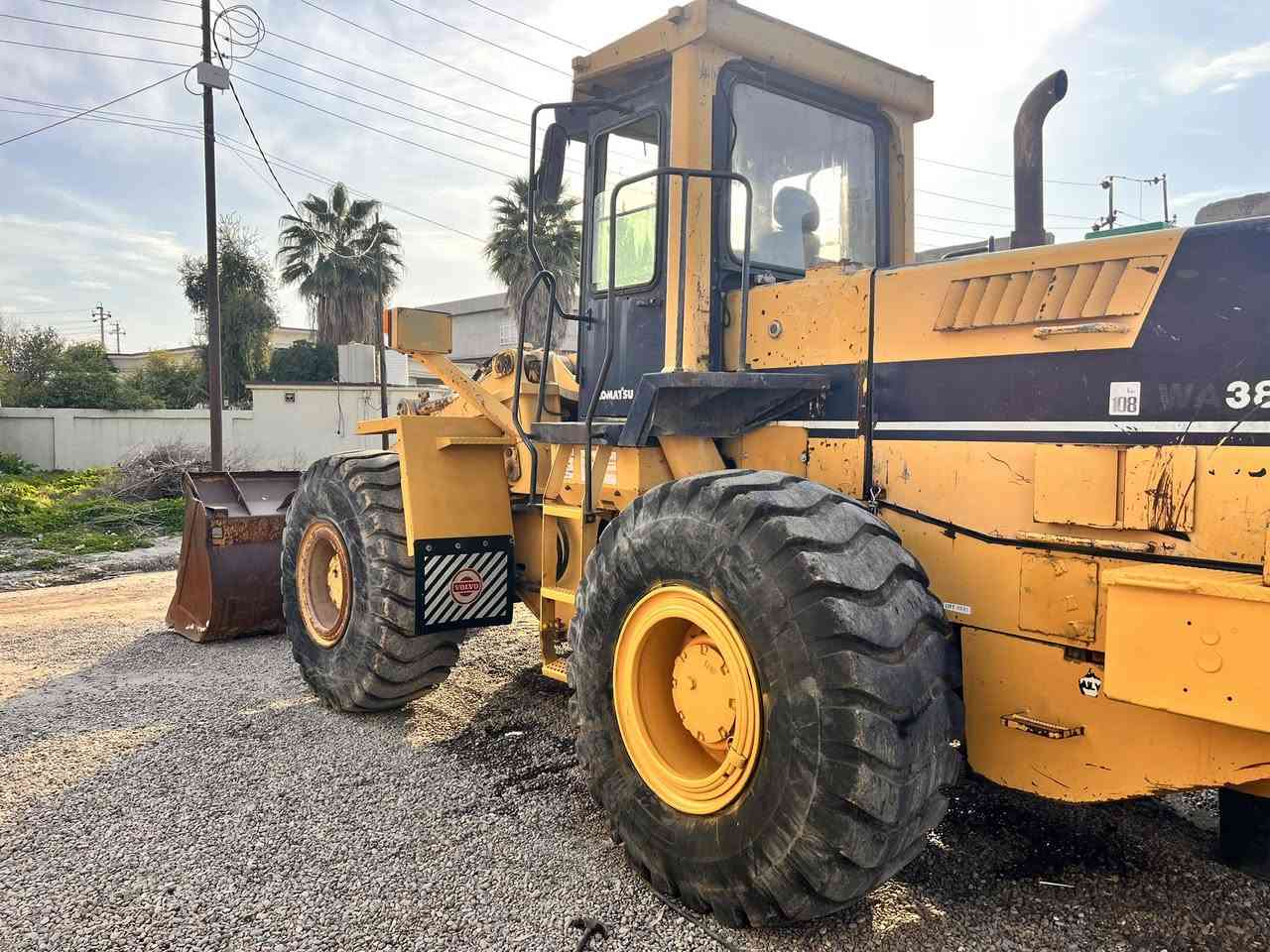 شوفر کوماتسو حجم 380رقم موبیل ***********
