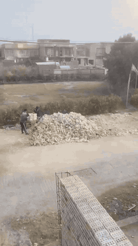 الي عنده انقاذ داخل البيت أو بسطح  احنه جاهزين  تصعيد مواد  الي عنده ي...