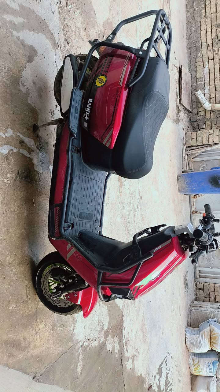 دراجة شحن تشغيل عن بعد جهاز انذار سرقه ست بطاريات نظيفه ٩٥ ٪؜ اشتريتها مليون و٦٠٠ والله اريدها ٨٥٠ وبيها مجال بسيط
***********
