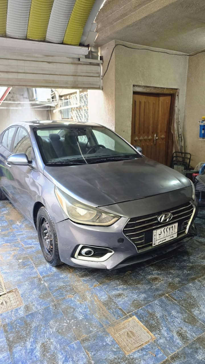 اكسنت امريكي 2019 رقم بغداد بأسمي  حادثها جدا بسيط بالبنيد مصلح نفسة وبيها بارد بالجاملغات الامامية  دحجات السيارة نضيفة مكاني بالحلة شارع ٤٠ 
 السعر 100$ ومبيها مجال
***********
***********
