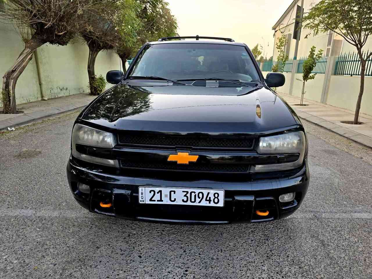 بلايزر فول عده الفتحه وراد ياباني سياره ع تراب الشركه خير من الله بيها قطعه وحده السعر  ٩٥ تريد وكاله تريد مداور *********** مكاني الديوانيه ٢٠٠٢
