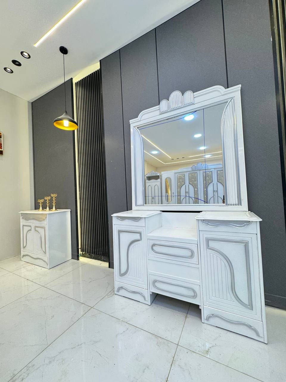 السعر // مليون فقط 😍

🔅تفاصيل الغرفة المرمري  ....

 خارج ٤ملم ام دي اف 🔺
وداخل معاكس ٣ملم 
صبغ حراري  درجة اولى 

عدد القطع  ٧ قطع 😍
🔺1 //جرباية  قياس  ١٦٠ × ٢٠٠ 
🔺//ميز جانبي ايسر قياس ٥٠
🔺2// وميز  جانبي  قياس ٥٠
🔺3// زاوية ارتفاع مترين عرض ٨٠
🔺4// وميز بلازمه  
🔺5//وميز مراية ارتفاع مترين عرض ١٢٠
🔺6// وكنتور ٦ باب  ارتفاع مترين و١٥ طول ٣ متر و١٥

القطعه الثامنة حسب الطلب شازلون
سعرها ٥٠ الف ❤️

(توصيل مجاني مركز بغداد )
التوصيل يشمل الشد مجاني 🔥
(اطراف ٥٠)
باقي المحافضات حسب البعد
شازلون سعرها ٥٠ الف
شازلون مخزن ٧٥ الف


**إذا كنت صاحب هذا الإعلان وتريد حذفه لأي سبب، رجاءا أرسل رسالة إلى الدعم الفني**