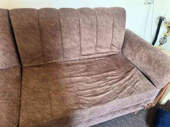 الديوان
6 قطع 
10 نفرات
مستعمل 
السعر 100  الف
العنوان مجمع الزيتون
***********
