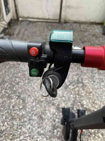 سكوتر شحن للبيع بطاريات ليثيوم الشحنه الواحده تمشي 45كيلو دبلات امامي لايتات الأيدي  أشاره يمنا يسره يجي بي سويجين بس شويه الشاشه بيها كسره السعر420 الف وبيها مجال مكاني بغداد السيديه للاستفسار ***********
