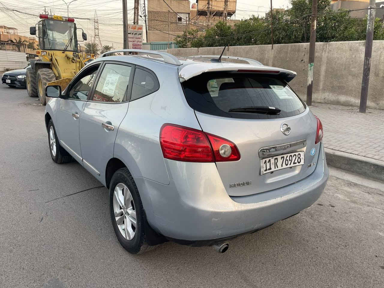 السلام عليكم نيسان روج 2013 مكفوله من الصبغ عده الجاملغ الأمامي مكينه 2400 دوش كير ومكينه لاصرف ولا بخار صدر تايرات تبريد كله جديد مواصفات فتحه تحكم جهتين حاكيه كشن كهرباء مري كهرباء يدات نيكل شاشه كامره دواره حساسات صندوك بصمه السياره جاهزه من كلشي مكانها بغداد السعر 79 وبيها مجال ***********
