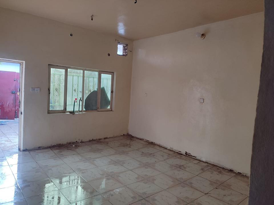 بسبب الوعود الكاذبه نعيد النشر
دار للايجار خاجيه شارع 40 قرب مبنى رئاسه صحة متكون من غرفه وصاله ومطبخ وطرمة وحديقه للاستفسار يرجى الاتصال على الرقم التالي 
***********
